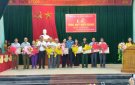 Đảng bộ thị trấn Thiệu Hóa tổ chức trao Huy hiệu Đảng cho các đảng viên trong Đảng bộ